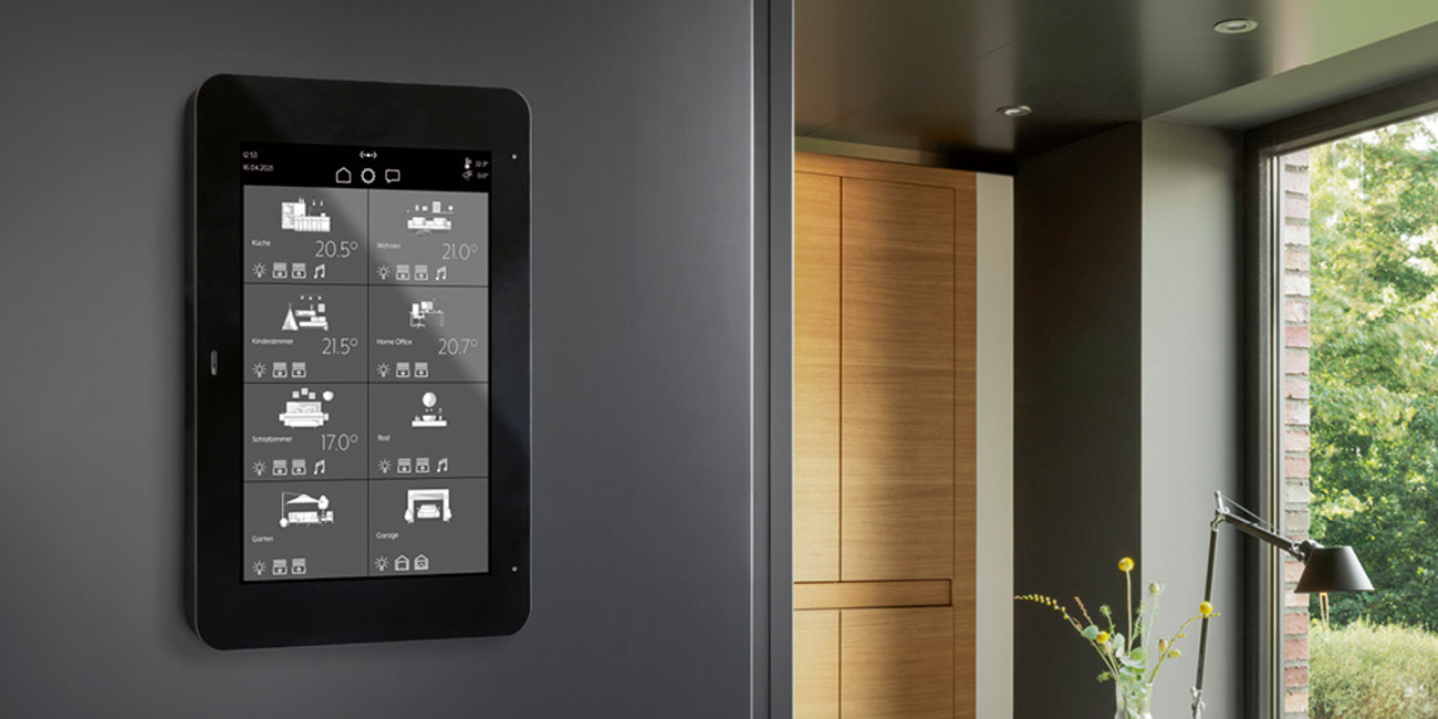 JUNG Smart Panel 8 bei Elektro Glas GmbH in Pöcking